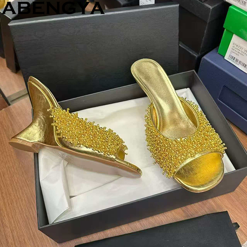 Women Fashion Week 2026 - Pantofole con zeppa con stringhe di
