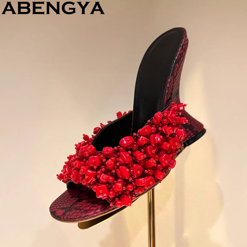 Pantofole con zeppa con string - Women Fashion Week 2026 recensione e prezzo