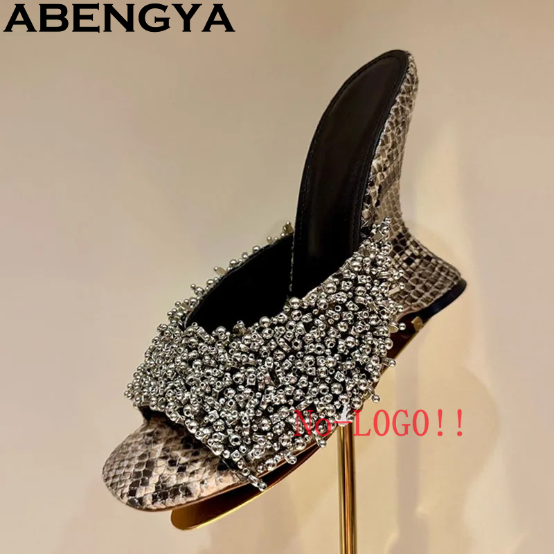 Pantofole con zeppa con string - Women Fashion Week 2026 recensione e prezzo